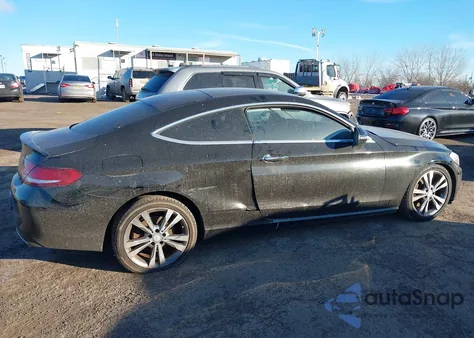2017 Mercedes-Benz C 300 4Matic z USA, uszkodzony, nr VIN WDDWJ4KB2HF414828